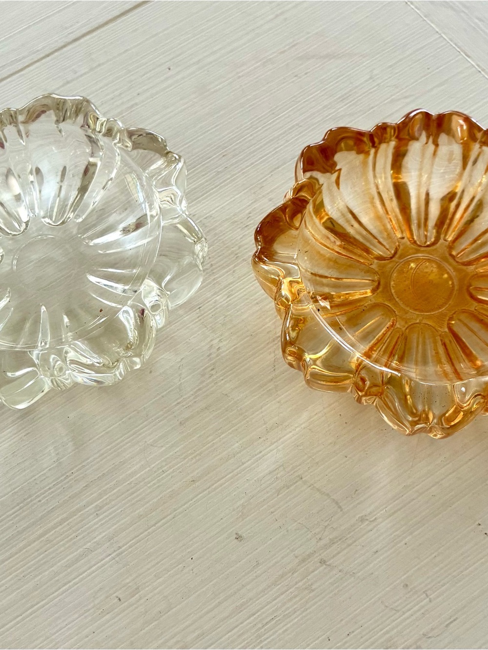Vintage MCM Flower Glass Dishes - Clear & Amber Set of 2 - Picture 2 of 2